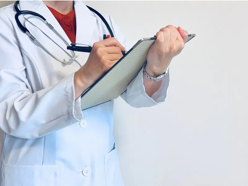 医師がチェックする様子