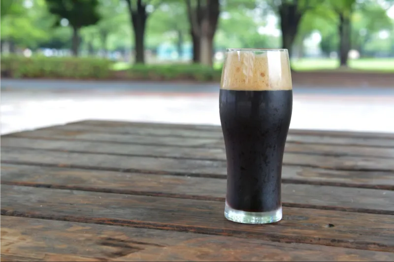 太る原因になりにくいお酒第3位ビール（黒）の画像